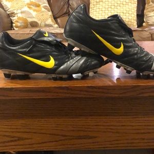 Nike outdoor soccer cleats